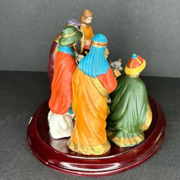 Scott's Porcelain 11 piece Nativity Christmas set with wood base. - Picture 5 of 16